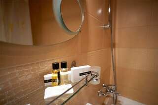 Гостиница Жемчужина Саратов Трёхместный люкс с двумя односпальными кроватями и диваном-6